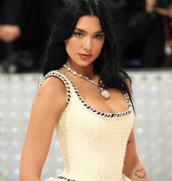 &#x3A4;&#x3BF; &#x3C6;&#x3C1;&#x3AD;&#x3C3;&#x3BA;&#x3BF; &#x3BC;&#x3B1;&#x3BA;&#x3B9;&#x3B3;&#x3B9;&#x3AC;&#x3B6; &#x3C4;&#x3B7;&#x3C2; Dua Lipa &#x3B8;&#x3B1; &#x3C3;&#x3B5; &#x3C0;&#x3B5;&#x3AF;&#x3C3;&#x3B5;&#x3B9; &#x3BD;&#x3B1; &#x3B4;&#x3BF;&#x3BA;&#x3B9;&#x3BC;&#x3AC;&#x3C3;&#x3B5;&#x3B9;&#x3C2; &#x3C4;&#x3B7; &#x3C7;&#x3C1;&#x3C9;&#x3BC;&#x3B1;&#x3C4;&#x3B9;&#x3C3;&#x3C4;&#x3AE; mascara &#x3C3;&#x3C4;&#x3B1; &#x3BA;&#x3B1;&#x3BB;&#x3BF;&#x3BA;&#x3B1;&#x3B9;&#x3C1;&#x3B9;&#x3BD;&#x3AC; &#x3C3;&#x3BF;&#x3C5; &#x3BC;&#x3B1;&#x3BA;&#x3B9;&#x3B3;&#x3B9;&#x3AC;&#x3B6;