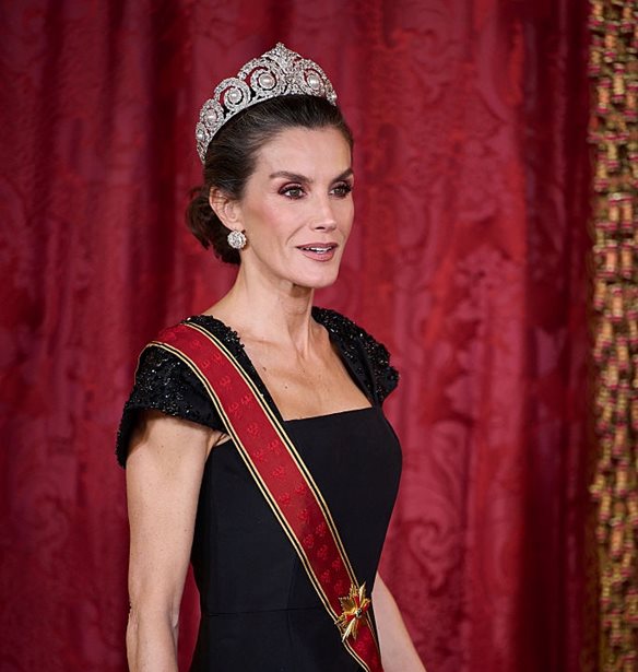 &#x392;&#x3B1;&#x3C3;&#x3AF;&#x3BB;&#x3B9;&#x3C3;&#x3C3;&#x3B1; Letizia | &#x388;&#x3C6;&#x3B5;&#x3C1;&#x3B5; &#x3C0;&#x3AF;&#x3C3;&#x3C9; &#x3C4;&#x3B7;&#x3BD; &#x3C4;&#x3B9;&#x3AC;&#x3C1;&#x3B1; Cartier, &#x3C4;&#x3B7;&#x3BD; &#x3B1;&#x3B3;&#x3B1;&#x3C0;&#x3B7;&#x3BC;&#x3AD;&#x3BD;&#x3B7; &#x3C4;&#x3B7;&#x3C2; &#x3A3;&#x3BF;&#x3C6;&#x3AF;&#x3B1;&#x3C2;, &#x3C3;&#x3C4;&#x3BF; &#x3C3;&#x3C5;&#x3BC;&#x3C0;&#x3CC;&#x3C3;&#x3B9;&#x3BF; &#x3B3;&#x3B9;&#x3B1; &#x3C4;&#x3BF;&#x3BD; &#x393;&#x3B5;&#x3C1;&#x3BC;&#x3B1;&#x3BD;&#x3CC; &#x3C0;&#x3C1;&#x3CC;&#x3B5;&#x3B4;&#x3C1;&#x3BF;