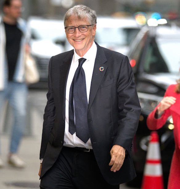 "Μετανιώνω για κάθε λεπτό που πέρασα μαζί του" : Ο Bill Gates παραδέχεται τη γνωριμία του με τον Jeffrey Epstein