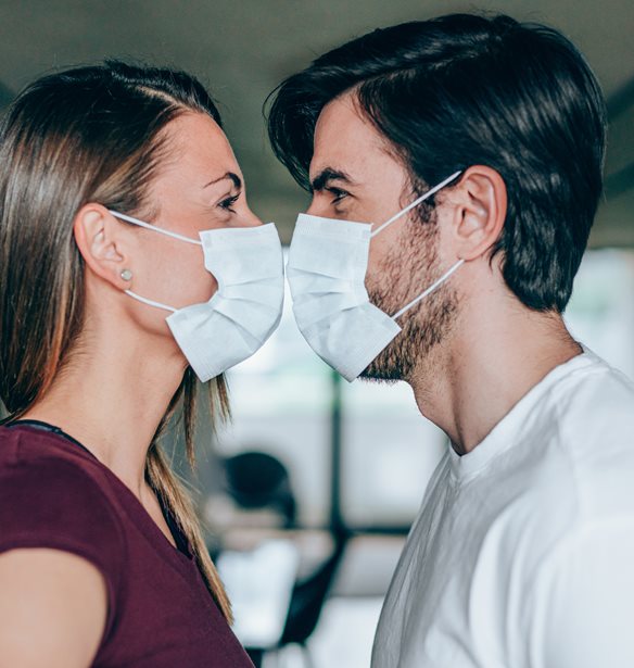 Η επιστήμη αποφάσισε | Οι προστατευτικές μάσκες προσώπου μάς κάνουν πιο γοητευτικούς