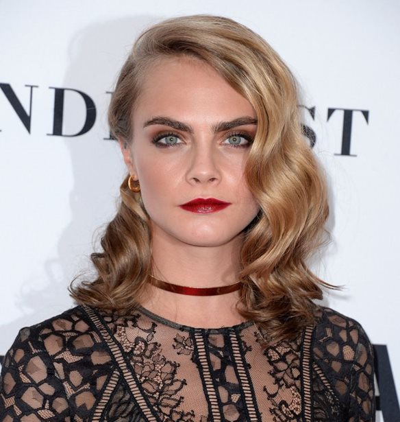 H Cara Delevigne &#x3AD;&#x3B3;&#x3C1;&#x3B1;&#x3C8;&#x3B5; &#x3C4;&#x3BF; &#x3C0;&#x3C1;&#x3CE;&#x3C4;&#x3BF; &#x3C4;&#x3B7;&#x3C2; &#x3BC;&#x3C5;&#x3B8;&#x3B9;&#x3C3;&#x3C4;&#x3CC;&#x3C1;&#x3B7;&#x3BC;&#x3B1;