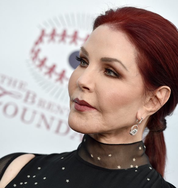 Priscilla Presley: &#x3A0;&#x3BF;&#x3B9;&#x3B1; &#x3B8;&#x3AD;&#x3BB;&#x3B5;&#x3B9; &#x3BD;&#x3B1; &#x3C4;&#x3B7;&#x3BD; &#x3C5;&#x3C0;&#x3BF;&#x3B4;&#x3C5;&#x3B8;&#x3B5;&#x3AF; &#x3C3;&#x3C4;&#x3B7; &#x3BD;&#x3AD;&#x3B1; &#x3C4;&#x3B1;&#x3B9;&#x3BD;&#x3AF;&#x3B1; &#x3B3;&#x3B9;&#x3B1; &#x3C4;&#x3B7; &#x3B6;&#x3C9;&#x3AE; &#x3C4;&#x3BF;&#x3C5; Elvis;