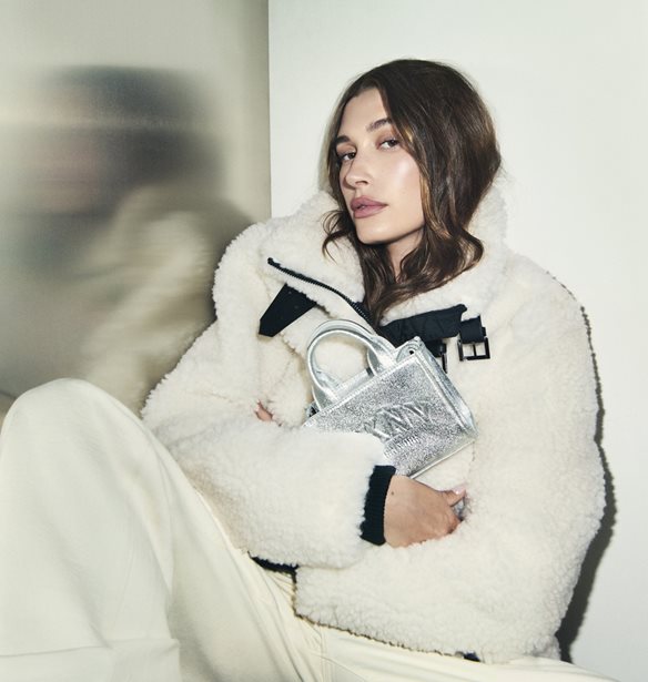 To New York chic που προτείνει η DKNY για τις γιορτές