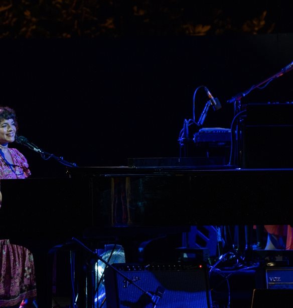 &#x395;&#x3BD;&#x3C4;&#x3C5;&#x3C0;&#x3C9;&#x3C3;&#x3B9;&#x3B1;&#x3BA;&#x3AE; &#x3B5;&#x3BC;&#x3C6;&#x3AC;&#x3BD;&#x3B9;&#x3C3;&#x3B7; &#x3BC;&#x3B5; sold-out &#x3C3;&#x3C5;&#x3BD;&#x3B1;&#x3C5;&#x3BB;&#x3AF;&#x3B1; &#x3B1;&#x3C0;&#x3CC; &#x3C4;&#x3B7;&#x3BD; Norah Jones &#x3C3;&#x3C4;&#x3BF;&#x3BD; &#x39B;&#x3CC;&#x3C6;&#x3BF; &#x3C4;&#x3B7;&#x3C2; &#x3A3;&#x3AC;&#x3BD;&#x3B7;&#x3C2;