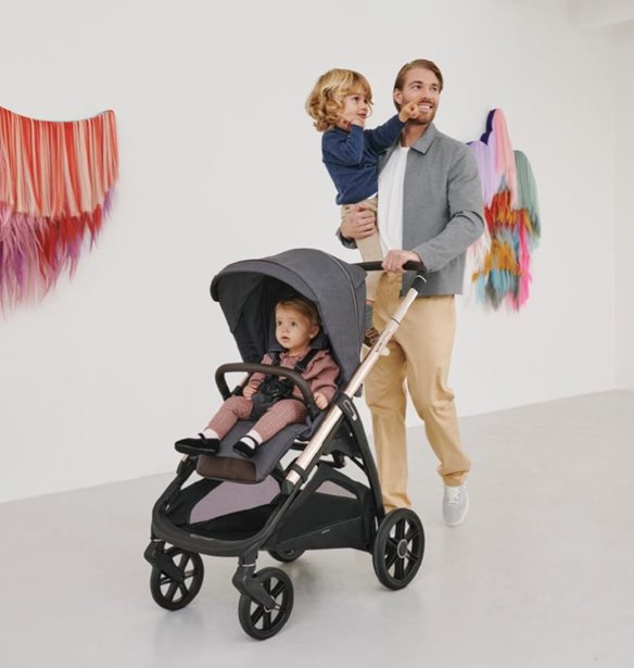 &#x397; Inglesina &#x3AD;&#x3BB;&#x3B1;&#x3B2;&#x3B5; &#x3C4;&#x3C1;&#x3B5;&#x3B9;&#x3C2; &#x3C3;&#x3B7;&#x3BC;&#x3B1;&#x3BD;&#x3C4;&#x3B9;&#x3BA;&#x3AD;&#x3C2; &#x3B4;&#x3B9;&#x3B1;&#x3BA;&#x3C1;&#x3AF;&#x3C3;&#x3B5;&#x3B9;&#x3C2; &#x3C3;&#x3C4;&#x3B1; &#x3B5;&#x3BB;&#x3BB;&#x3B7;&#x3BD;&#x3B9;&#x3BA;&#x3AC; &quot;Mother &amp; Baby Awards&quot; 2023