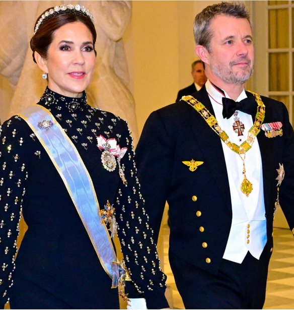 H &#x3B2;&#x3B1;&#x3C3;&#x3AF;&#x3BB;&#x3B9;&#x3C3;&#x3C3;&#x3B1; Mary &#x3C4;&#x3B7;&#x3C2; &#x394;&#x3B1;&#x3BD;&#x3AF;&#x3B1;&#x3C2; &#x3C6;&#x3CC;&#x3C1;&#x3B5;&#x3C3;&#x3B5; &#x3C4;&#x3BF; &#x3BA;&#x3BF;&#x3C3;&#x3C4;&#x3BF;&#x3CD;&#x3BC;&#x3B9; &#x3C0;&#x3BF;&#x3C5; &#x3B5;&#x3AF;&#x3BD;&#x3B1;&#x3B9; &#x3B9;&#x3B4;&#x3B1;&#x3BD;&#x3B9;&#x3BA;&#x3CC; &#x3B3;&#x3B9;&#x3B1; festive looks