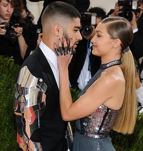 Zayn Malik | &#x3A4;&#x3BF;&#x3C5; &#x3B1;&#x3C0;&#x3B1;&#x3B3;&#x3B3;&#x3AD;&#x3BB;&#x3B8;&#x3B7;&#x3BA;&#x3B1;&#x3BD; &#x3BA;&#x3B1;&#x3C4;&#x3B7;&#x3B3;&#x3BF;&#x3C1;&#x3AF;&#x3B5;&#x3C2; &#x3B3;&#x3B9;&#x3B1; &#x3AC;&#x3C3;&#x3BA;&#x3B7;&#x3C3;&#x3B7; &#x3B2;&#x3AF;&#x3B1;&#x3C2; &#x3C3;&#x3B5; &#x3B2;&#x3AC;&#x3C1;&#x3BF;&#x3C2; &#x3C4;&#x3B7;&#x3C2; Gigi Hadid &#x3BA;&#x3B1;&#x3B9; &#x3C4;&#x3B7;&#x3C2; &#x3BC;&#x3B7;&#x3C4;&#x3AD;&#x3C1;&#x3B1;&#x3C2; &#x3C4;&#x3B7;&#x3C2;