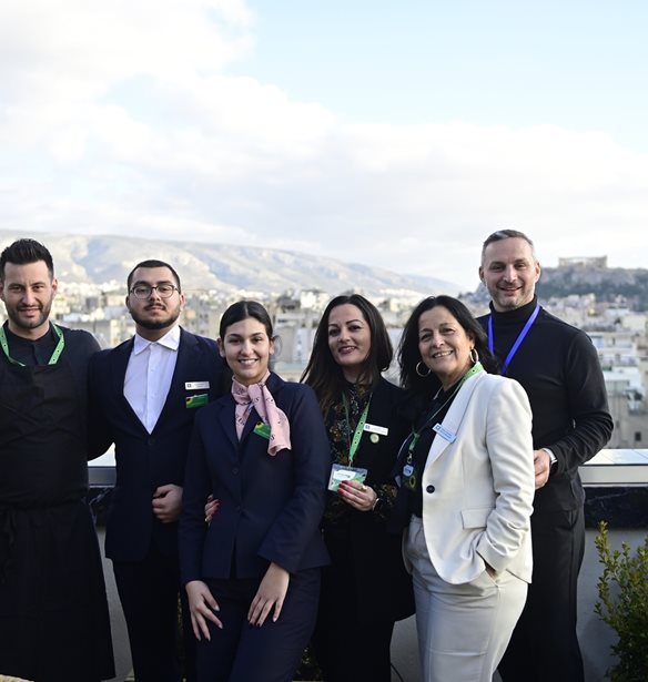 &#x39F; &#x38C;&#x3BC;&#x3B9;&#x3BB;&#x3BF;&#x3C2; ZEUS International Hotels &amp; Resorts &#x3C0;&#x3C1;&#x3C9;&#x3C4;&#x3BF;&#x3C0;&#x3BF;&#x3C1;&#x3B5;&#x3AF; &#x3BC;&#x3B5; &#x3C4;&#x3B7;&#x3BD; &#x3AD;&#x3BD;&#x3C4;&#x3B1;&#x3BE;&#x3AE; &#x3C4;&#x3BF;&#x3C5; &#x3C3;&#x3C4;&#x3BF; &#x3A0;&#x3C1;&#x3CC;&#x3B3;&#x3C1;&#x3B1;&#x3BC;&#x3BC;&#x3B1; Hidden Disabilities Sunflower