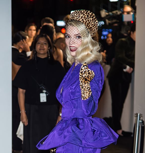 To &#x3C7;&#x3C1;&#x3CE;&#x3BC;&#x3B1; &#x3C4;&#x3B7;&#x3C2; &#x3C7;&#x3C1;&#x3BF;&#x3BD;&#x3B9;&#x3AC;&#x3C2; | &#x3A4;&#x3BF; Pantone Institute &#x3B4;&#x3B7;&#x3BC;&#x3B9;&#x3BF;&#x3CD;&#x3C1;&#x3B3;&#x3B7;&#x3C3;&#x3B5; &#x3AD;&#x3BD;&#x3B1; &#x3B5;&#x3BD;&#x3C4;&#x3B5;&#x3BB;&#x3CE;&#x3C2; &#x3BA;&#x3B1;&#x3B9;&#x3BD;&#x3BF;&#x3CD;&#x3C1;&#x3B3;&#x3B9;&#x3BF; &#x3C7;&#x3C1;&#x3CE;&#x3BC;&#x3B1; &#x3B3;&#x3B9;&#x3B1; &#x3C4;&#x3BF; 2022 (&#x3BF;&#x3B9; celebrities &#x3C4;&#x3BF; &#x3C6;&#x3BF;&#x3C1;&#x3BF;&#x3CD;&#x3BD; &#x3AE;&#x3B4;&#x3B7;)