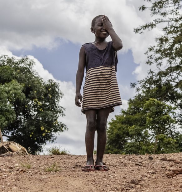 Mon Afrique: Uganda | &#x39C;&#x3B9;&#x3B1; &#x3AD;&#x3BA;&#x3B8;&#x3B5;&#x3C3;&#x3B7; &#x3C6;&#x3C9;&#x3C4;&#x3BF;&#x3B3;&#x3C1;&#x3B1;&#x3C6;&#x3AF;&#x3B1;&#x3C2; &#x3C0;&#x3BF;&#x3C5; &#x3BE;&#x3B5;&#x3B4;&#x3B9;&#x3C0;&#x3BB;&#x3CE;&#x3BD;&#x3B5;&#x3B9; &#x3C4;&#x3B7;&#x3BD; &#x3BF;&#x3BC;&#x3BF;&#x3C1;&#x3C6;&#x3B9;&#x3AC; &#x3C4;&#x3BF;&#x3C5; &#x3C4;&#x3CC;&#x3C0;&#x3BF;&#x3C5; &#x3BA;&#x3B1;&#x3B9; &#x3C4;&#x3C9;&#x3BD; &#x3B1;&#x3BD;&#x3B8;&#x3C1;&#x3CE;&#x3C0;&#x3C9;&#x3BD; &#x3C4;&#x3BF;&#x3C5;