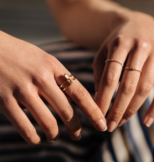 Το έξυπνο κόλπο για να σβήσεις τα σημάδια γήρανσης από τα χέρια σου χωρίς κρέμα