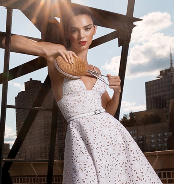 Kendall Jenner | &#x3A0;&#x3C1;&#x3C9;&#x3C4;&#x3B1;&#x3B3;&#x3C9;&#x3BD;&#x3B9;&#x3C3;&#x3C4;&#x3B5;&#x3AF; &#x3C3;&#x3C4;&#x3B7;&#x3BD; SS22 &#x3BA;&#x3B1;&#x3BC;&#x3C0;&#x3AC;&#x3BD;&#x3B9;&#x3B1; &#x3C4;&#x3BF;&#x3C5; Michael Kors