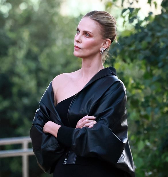 &quot;&#x389;&#x3C4;&#x3B1;&#x3BD; &#x3C5;&#x3C0;&#x3AD;&#x3C1;&#x3BF;&#x3C7;&#x3BF;!&quot; : &#x397; Charlize Theron &#x3BC;&#x3B9;&#x3BB;&#x3AC;&#x3B5;&#x3B9; &#x3B1;&#x3BD;&#x3BF;&#x3B9;&#x3C7;&#x3C4;&#x3AC; &#x3B3;&#x3B9;&#x3B1; &#x3C4;&#x3B7;&#x3BD; &#x3C0;&#x3B5;&#x3C1;&#x3B9;&#x3C0;&#x3AD;&#x3C4;&#x3B5;&#x3B9;&#x3B1; &#x3BC;&#x3B9;&#x3B1;&#x3C2; &#x3BD;&#x3CD;&#x3C7;&#x3C4;&#x3B1;&#x3C2; &#x3BC;&#x3B5; 26&#x3C7;&#x3C1;&#x3BF;&#x3BD;&#x3BF; &#x3AC;&#x3BD;&#x3C4;&#x3C1;&#x3B1;