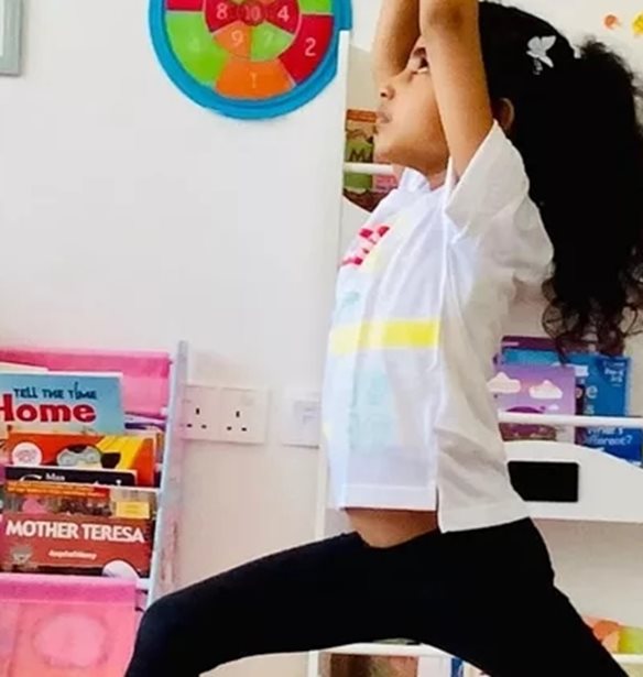 &#x397; &#x3BD;&#x3B5;&#x3CC;&#x3C4;&#x3B5;&#x3C1;&#x3B7; yoga instructor &#x3C3;&#x3C4;&#x3BF;&#x3BD; &#x3BA;&#x3CC;&#x3C3;&#x3BC;&#x3BF; &#x3B5;&#x3AF;&#x3BD;&#x3B1;&#x3B9; 7 &#x3B5;&#x3C4;&#x3CE;&#x3BD; &#x3BA;&#x3B1;&#x3B9; &#x3BC;&#x3CC;&#x3BB;&#x3B9;&#x3C2; &#x3BA;&#x3B1;&#x3C4;&#x3AD;&#x3BA;&#x3C4;&#x3B7;&#x3C3;&#x3B5; &#x3C1;&#x3B5;&#x3BA;&#x3CC;&#x3C1; &#x393;&#x3BA;&#x3AF;&#x3BD;&#x3B5;&#x3C2;