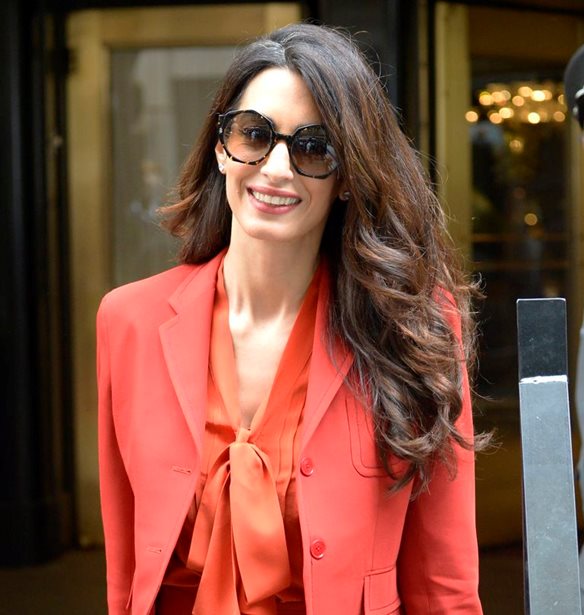 &#x397; Amal Clooney &#x3B5;&#x3C0;&#x3B9;&#x3B2;&#x3B5;&#x3B2;&#x3B1;&#x3B9;&#x3CE;&#x3BD;&#x3B5;&#x3B9; &#x3CC;&#x3C4;&#x3B9; &#x3C4;&#x3BF; &#x3BA;&#x3CC;&#x3BA;&#x3BA;&#x3B9;&#x3BD;&#x3BF; &#x3B5;&#x3AF;&#x3BD;&#x3B1;&#x3B9; &#x3C4;&#x3BF; &#x3C7;&#x3C1;&#x3CE;&#x3BC;&#x3B1; &#x3C4;&#x3BF;&#x3C5; &#x3C6;&#x3B8;&#x3B9;&#x3BD;&#x3BF;&#x3C0;&#x3CE;&#x3C1;&#x3BF;&#x3C5;