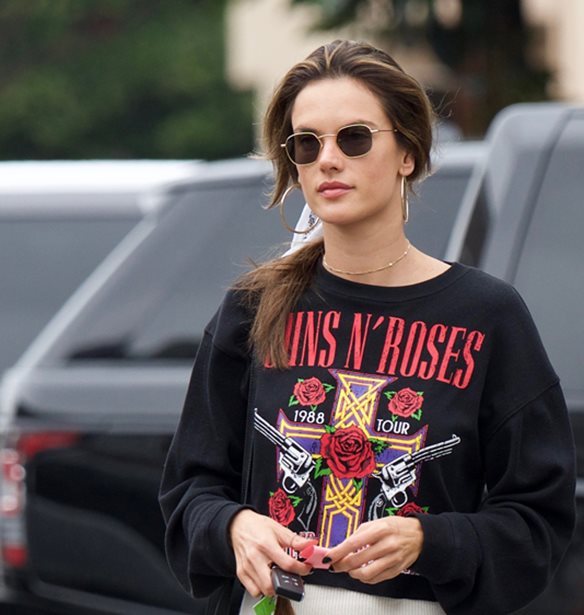 Alessandra Ambrosio | &#x394;&#x3B5;&#x3C2; &#x3C4;&#x3BF; cool layering &#x3C0;&#x3BF;&#x3C5; &#x3AD;&#x3BA;&#x3B1;&#x3BD;&#x3B5;
