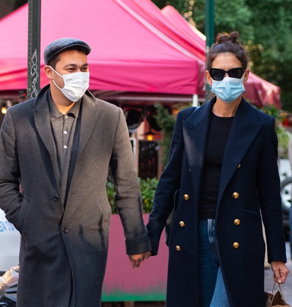 Katie Holmes - Emilio Vitolo | &#x3A7;&#x3CE;&#x3C1;&#x3B9;&#x3C3;&#x3B1;&#x3BD; &#x3BC;&#x3B5;&#x3C4;&#x3AC; &#x3B1;&#x3C0;&#x3CC; &#x3BB;&#x3AF;&#x3B3;&#x3BF;&#x3C5;&#x3C2; &#x3BC;&#x3AE;&#x3BD;&#x3B5;&#x3C2; &#x3C3;&#x3C7;&#x3AD;&#x3C3;&#x3B7;&#x3C2;