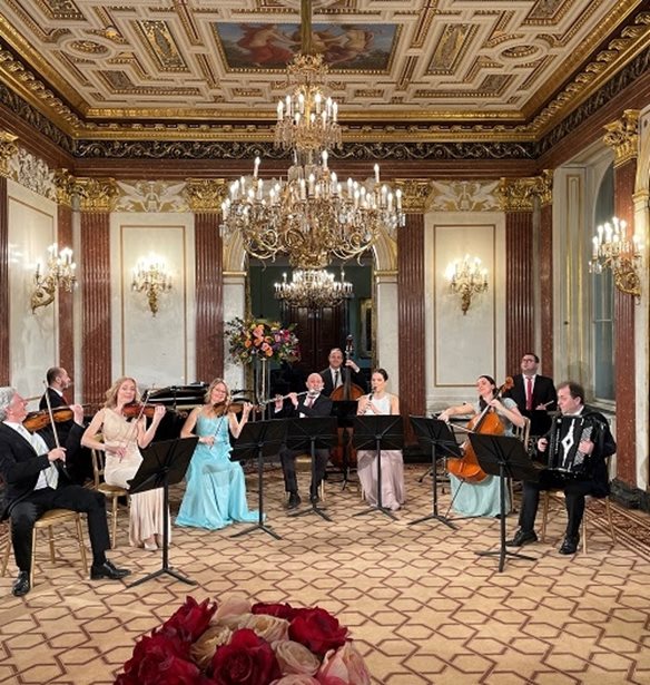 Operetta Gala | &#x39C;&#x3AF;&#x3B1; &#x3B2;&#x3C1;&#x3B1;&#x3B4;&#x3B9;&#x3AC; &#x3B1;&#x3C6;&#x3B9;&#x3B5;&#x3C1;&#x3C9;&#x3BC;&#x3AD;&#x3BD;&#x3B7; &#x3C3;&#x3C4;&#x3B9;&#x3C2; &#x3BF;&#x3C0;&#x3B5;&#x3C1;&#x3B1;&#x3C4;&#x3B9;&#x3BA;&#x3AD;&#x3C2; &#x3C3;&#x3C5;&#x3BD;&#x3B8;&#x3AD;&#x3C3;&#x3B5;&#x3B9;&#x3C2; &#x3C4;&#x3BF;&#x3C5; Johann Strauss &#x3C3;&#x3C4;&#x3B7;&#x3BD; &#x391;&#x3B8;&#x3AE;&#x3BD;&#x3B1;