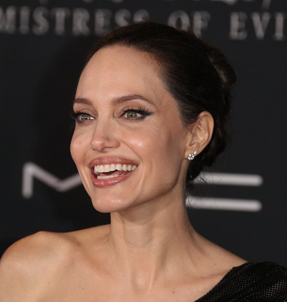 T&#x3B1; ankle boots &#x3C4;&#x3B7;&#x3C2; Angelina Jolie &#x3C4;&#x3B1;&#x3B9;&#x3C1;&#x3B9;&#x3AC;&#x3B6;&#x3BF;&#x3C5;&#x3BD; &#x3C3;&#x3B5; &#x3BA;&#x3AC;&#x3B8;&#x3B5; &#x3C0;&#x3B5;&#x3C1;&#x3AF;&#x3C3;&#x3C4;&#x3B1;&#x3C3;&#x3B7;