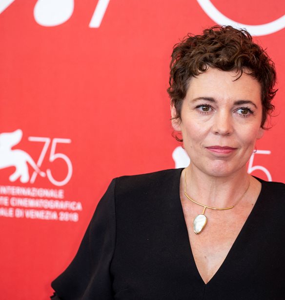 &#x388;&#x3BD;&#x3B1; &#x3BD;&#x3AD;&#x3BF; teaser &#x3C4;&#x3BF;&#x3C5; Netflix &#x3BC;&#x3AC;&#x3C2; &#x3B4;&#x3B5;&#x3AF;&#x3C7;&#x3BD;&#x3B5;&#x3B9; &#x3C4;&#x3B7;&#x3BD; Olivia Colman &#x3C9;&#x3C2; &#x3B2;&#x3B1;&#x3C3;&#x3AF;&#x3BB;&#x3B9;&#x3C3;&#x3C3;&#x3B1; &#x395;&#x3BB;&#x3B9;&#x3C3;&#x3AC;&#x3B2;&#x3B5;&#x3C4;