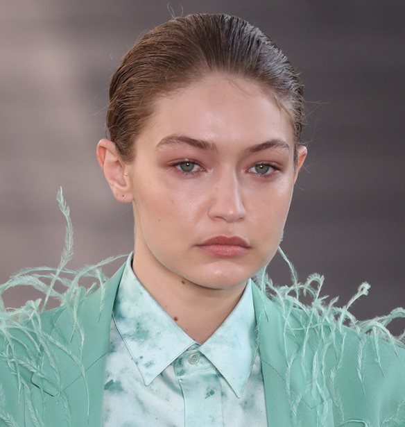 &#x397; Gigi Hadid &#x3C0;&#x3B1;&#x3C1;&#x3B1;&#x3B4;&#x3AD;&#x3C7;&#x3C4;&#x3B7;&#x3BA;&#x3B5; &#x3B3;&#x3B9;&#x3B1; &#x3C0;&#x3C1;&#x3CE;&#x3C4;&#x3B7; &#x3C6;&#x3BF;&#x3C1;&#x3AC; &#x3C3;&#x3C4;&#x3B1; social media &#x3C4;&#x3B7;&#x3BD; &#x3B5;&#x3B3;&#x3BA;&#x3C5;&#x3BC;&#x3BF;&#x3C3;&#x3CD;&#x3BD;&#x3B7; &#x3C4;&#x3B7;&#x3C2;