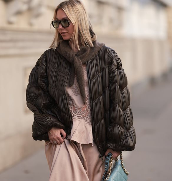 Το αδιάβροχο μπουφάν της Zara που γίνεται συνεχώς sold out | Κοστίζει 13 ευρώ