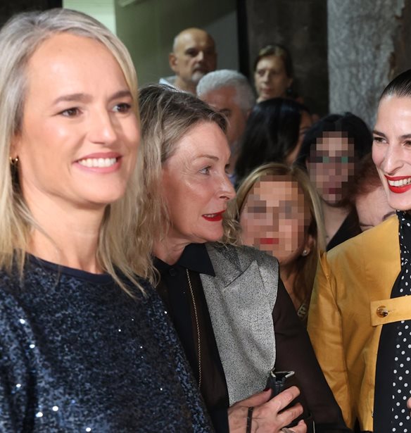 1&#x3BF; Greek Fashion Festival | O&#x3B9; &#x3C0;&#x3B1;&#x3C1;&#x3BF;&#x3C5;&#x3C3;&#x3AF;&#x3B5;&#x3C2; &#x3C0;&#x3BF;&#x3C5; &#x3BE;&#x3B5;&#x3C7;&#x3CE;&#x3C1;&#x3B9;&#x3C3;&#x3B1;&#x3BD; &#x3C3;&#x3C4;&#x3BF; &#x3B8;&#x3B5;&#x3B1;&#x3C4;&#x3C1;&#x3B9;&#x3BA;&#x3CC; &#x3BD;&#x3C4;&#x3B5;&#x3C6;&#x3B9;&#x3BB;&#x3AD; Dramod&#xE9;: