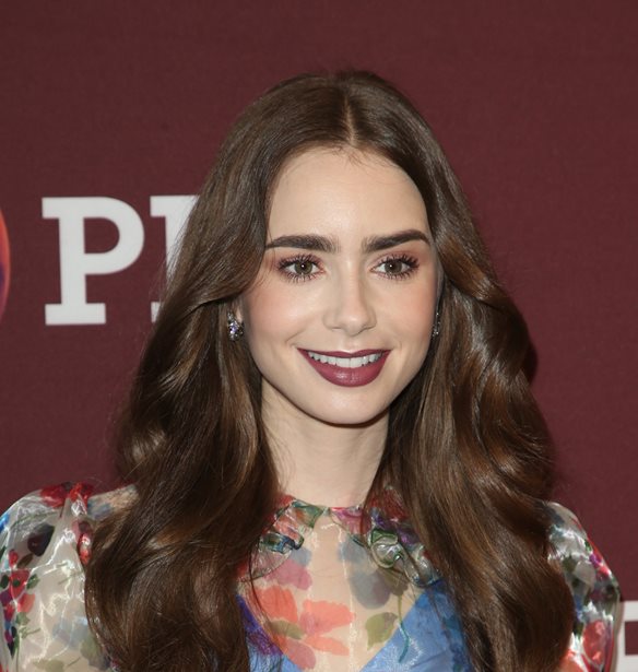 &#x397; Lily Collins &#x3C0;&#x3B1;&#x3BD;&#x3C4;&#x3C1;&#x3B5;&#x3CD;&#x3C4;&#x3B7;&#x3BA;&#x3B5;!