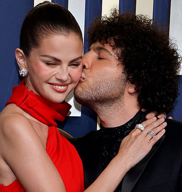 O&#x3B9; &#x3C0;&#x3C1;&#x3CE;&#x3C4;&#x3B5;&#x3C2; &#x3C6;&#x3C9;&#x3C4;&#x3BF;&#x3B3;&#x3C1;&#x3B1;&#x3C6;&#x3AF;&#x3B5;&#x3C2; &#x3B1;&#x3C0;&#x3CC; &#x3C4;&#x3BF;&#x3BD; &#x3B3;&#x3AC;&#x3BC;&#x3BF; &#x3C4;&#x3B7;&#x3C2; Selena Gomez &#x3BA;&#x3B1;&#x3B9; &#x3C4;&#x3BF;&#x3C5; Benny Blanco