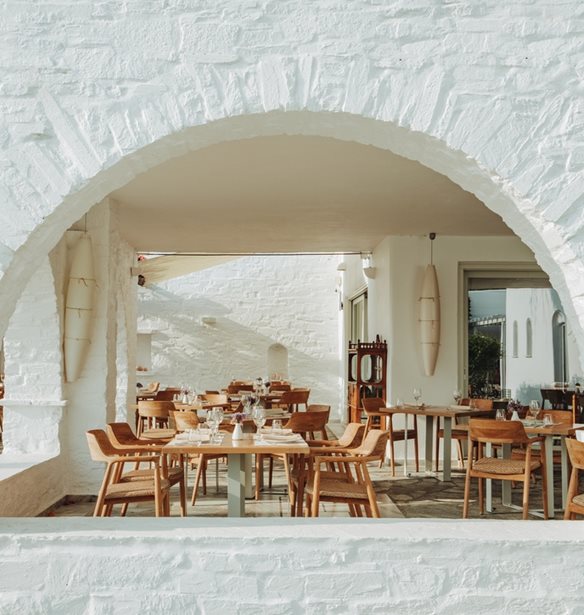 Escape in Paros | &#x3A3;&#x3C4;&#x3BF; Nefeli Restaurant, o &#x3C3;&#x3B5;&#x3C6; &#x39B;&#x3B5;&#x3C5;&#x3C4;&#x3AD;&#x3C1;&#x3B7;&#x3C2; &#x39B;&#x3B1;&#x3B6;&#x3AC;&#x3C1;&#x3BF;&#x3C5; &#x3B4;&#x3B7;&#x3BC;&#x3B9;&#x3BF;&#x3C5;&#x3C1;&#x3B3;&#x3B5;&#x3AF; &#x3AD;&#x3BD;&#x3B1; &#x3C6;&#x3C1;&#x3AD;&#x3C3;&#x3BA;&#x3BF; &#x3BC;&#x3B5;&#x3BD;&#x3BF;&#x3CD; &#x3BC;&#x3B5; farm-to-table &#x3BB;&#x3BF;&#x3B3;&#x3B9;&#x3BA;&#x3AE;