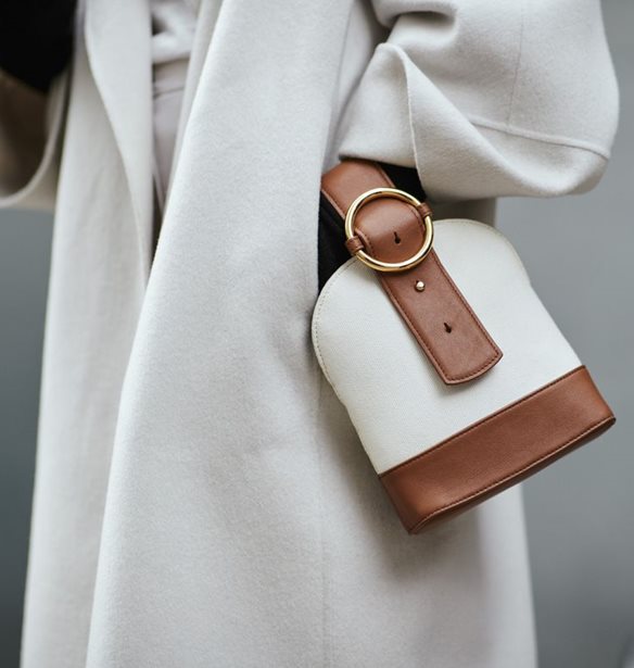 Η νέα it bag του οίκου Louis Vuitton χωράει μόνο το κραγιόν σου