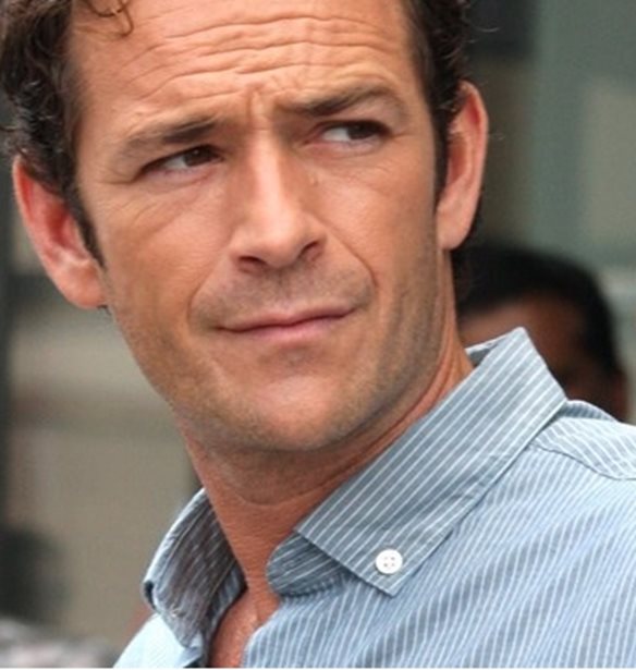 Luke Perry | &#x38C;&#x3C4;&#x3B1;&#x3BD; &#x3C4;&#x3BF; &#x3C9;&#x3C1;&#x3B1;&#x3B9;&#x3CC;&#x3C4;&#x3B5;&#x3C1;&#x3BF; &#x3B1;&#x3B3;&#x3CC;&#x3C1;&#x3B9; &#x3C4;&#x3B7;&#x3C2; &#x3C4;&#x3B7;&#x3BB;&#x3B5;&#x3CC;&#x3C1;&#x3B1;&#x3C3;&#x3B7;&#x3C2; &#x3B3;&#x3CD;&#x3C1;&#x3B9;&#x3C3;&#x3B5; &#x3C4;&#x3B7;&#x3BD; &#x3C0;&#x3B9;&#x3BF; &#x3B4;&#x3B9;&#x3AC;&#x3C3;&#x3B7;&#x3BC;&#x3B7; &#x3B4;&#x3B9;&#x3B1;&#x3C6;&#x3AE;&#x3BC;&#x3B9;&#x3C3;&#x3B7; &#x3B3;&#x3B9;&#x3B1; pizza