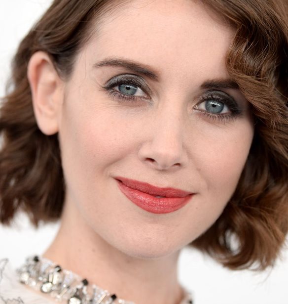 &#x391;&#x3C5;&#x3C4;&#x3CC; &#x3C4;&#x3BF; &#x27;40s beauty look &#x3C4;&#x3B7;&#x3C2; Alison Brie &#x3B5;&#x3AF;&#x3BD;&#x3B1;&#x3B9; &#x3C0;&#x3B9;&#x3BF; &#x3C3;&#x3CD;&#x3B3;&#x3C7;&#x3C1;&#x3BF;&#x3BD;&#x3BF; &#x3B1;&#x3C0;&#x3CC; &#x3C0;&#x3BF;&#x3C4;&#x3AD;
