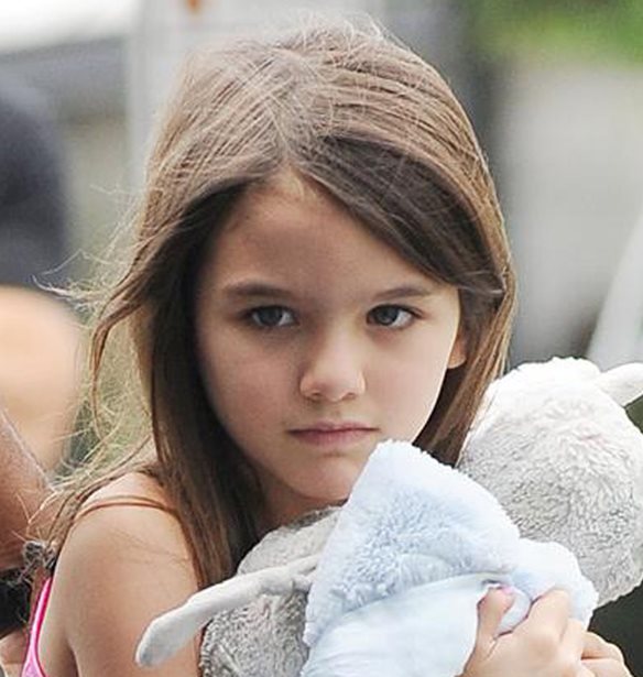 Suri Cruise: &#x39C;&#x3B5;&#x3B3;&#x3AC;&#x3BB;&#x3C9;&#x3C3;&#x3B5; &#x3BA;&#x3B1;&#x3B9; &#x3B5;&#x3AF;&#x3BD;&#x3B1;&#x3B9; &#x3AF;&#x3B4;&#x3B9;&#x3B1; &#x3BF; &#x3C0;&#x3B1;&#x3C4;&#x3AD;&#x3C1;&#x3B1;&#x3C2; &#x3C4;&#x3B7;&#x3C2;!