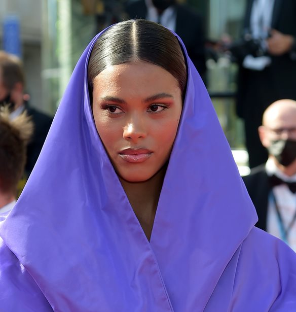 Tina Kunakey | &#x397; &#x3B1;&#x3BD;&#x3C4;&#x3B9;&#x3C3;&#x3C5;&#x3BC;&#x3B2;&#x3B1;&#x3C4;&#x3B9;&#x3BA;&#x3AE; &#x3B5;&#x3BC;&#x3C6;&#x3AC;&#x3BD;&#x3B9;&#x3C3;&#x3AE; &#x3C4;&#x3B7;&#x3C2; &#x3C3;&#x3C4;&#x3BF; &#x3A6;&#x3B5;&#x3C3;&#x3C4;&#x3B9;&#x3B2;&#x3AC;&#x3BB; &#x39A;&#x3B1;&#x3BD;&#x3BD;&#x3CE;&#x3BD;