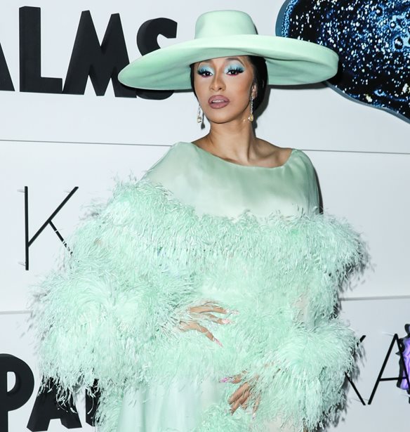 Cardi B | H &#x3C4;&#x3C3;&#x3AC;&#x3BD;&#x3C4;&#x3B1; &#x3B1;&#x3BE;&#x3AF;&#x3B1;&#x3C2; 40.700&#x20AC; &#x3C0;&#x3BF;&#x3C5; &#x3AD;&#x3BA;&#x3B1;&#x3BD;&#x3B5; &#x3B4;&#x3CE;&#x3C1;&#x3BF; &#x3C3;&#x3C4;&#x3B7;&#x3BD; 3&#x3C7;&#x3C1;&#x3BF;&#x3BD;&#x3B7; &#x3BA;&#x3CC;&#x3C1;&#x3B7; &#x3C4;&#x3B7;&#x3C2;