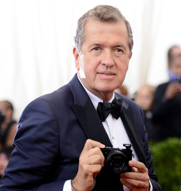 O Mario Testino &#x3BA;&#x3BB;&#x3B5;&#x3AF;&#x3BD;&#x3B5;&#x3B9; &#x3C4;&#x3BF; &#x3C0;&#x3C1;&#x3B1;&#x3BA;&#x3C4;&#x3BF;&#x3C1;&#x3B5;&#x3AF;&#x3BF; &#x3C4;&#x3BF;&#x3C5; &#x3C3;&#x3C4;&#x3B7; &#x39D;&#x3AD;&#x3B1; &#x3A5;&#x3CC;&#x3C1;&#x3BA;&#x3B7;