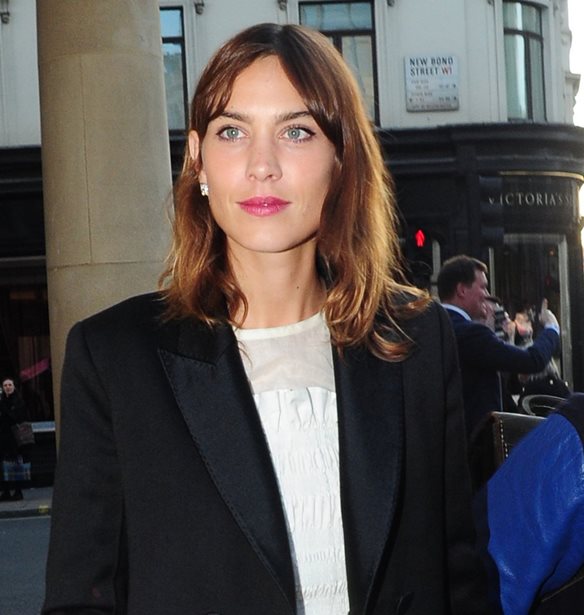 Alexa Chung | &#x3A5;&#x3B9;&#x3BF;&#x3B8;&#x3AD;&#x3C4;&#x3B7;&#x3C3;&#x3B5; &#x3C4;&#x3BF; look &#x3C4;&#x3B7;&#x3C2; &#x3BC;&#x3B5; &#x3B4;&#x3B9;&#x3C7;&#x3C4;&#x3C5;&#x3C9;&#x3C4;&#x3CC; &#x3BA;&#x3B1;&#x3BB;&#x3C3;&#x3CC;&#x3BD;