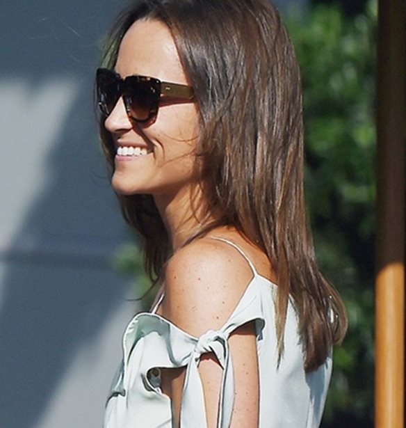 Pippa Middleton | &#x3A3;&#x3C4;&#x3B7;&#x3BD; &#x39A;&#x3B1;&#x3C1;&#x3B1;&#x3CA;&#x3B2;&#x3B9;&#x3BA;&#x3AE; &#x3BC;&#x3B5; &#x3BC;&#x3B1;&#x3B3;&#x3B9;&#x3CC; &#x3BB;&#x3AF;&#x3B3;&#x3BF;&#x3C5;&#x3C2; &#x3BC;&#x3AE;&#x3BD;&#x3B5;&#x3C2; &#x3BC;&#x3B5;&#x3C4;&#x3AC; &#x3C4;&#x3B7; &#x3B3;&#x3AD;&#x3BD;&#x3BD;&#x3B7;&#x3C3;&#x3B7; &#x3C4;&#x3BF;&#x3C5; &#x3B3;&#x3B9;&#x3BF;&#x3C5; &#x3C4;&#x3B7;&#x3C2;