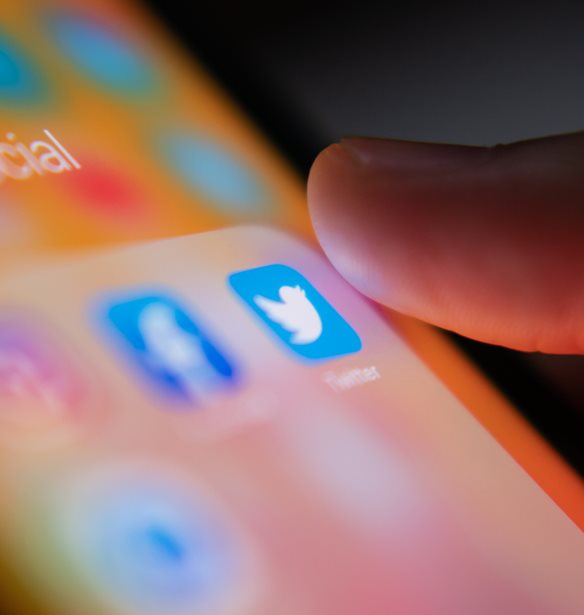 &quot;&#x39F; &#x3BB;&#x3BF;&#x3B3;&#x3B1;&#x3C1;&#x3B9;&#x3B1;&#x3C3;&#x3BC;&#x3CC;&#x3C2; &#x3C3;&#x3B1;&#x3C2; &#x3BA;&#x3BB;&#x3B5;&#x3B9;&#x3B4;&#x3CE;&#x3B8;&#x3B7;&#x3BA;&#x3B5;&quot; | To Twitter &#x3B1;&#x3BD;&#x3B1;&#x3BB;&#x3B1;&#x3BC;&#x3B2;&#x3AC;&#x3BD;&#x3B5;&#x3B9; &#x3B4;&#x3C1;&#x3AC;&#x3C3;&#x3B7; &#x3B3;&#x3B9;&#x3B1; &#x3BD;&#x3B1; &#x3C3;&#x3C4;&#x3B1;&#x3BC;&#x3B1;&#x3C4;&#x3AE;&#x3C3;&#x3BF;&#x3C5;&#x3BD; &#x3C4;&#x3B1; fake news &#x3B3;&#x3B9;&#x3B1; &#x3C4;&#x3B1; &#x3B5;&#x3BC;&#x3B2;&#x3CC;&#x3BB;&#x3B9;&#x3B1; Covid-19