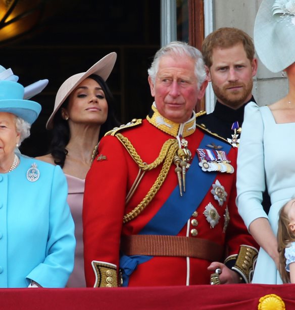 Meghan Markle &amp; Harry | &#x39F; &#x39A;&#x3AC;&#x3C1;&#x3BF;&#x3BB;&#x3BF;&#x3C2; &#x3B8;&#x3AD;&#x3BB;&#x3B5;&#x3B9; &#x3BD;&#x3B1; &#x3C4;&#x3BF;&#x3C5;&#x3C2; &#x3B1;&#x3C0;&#x3BF;&#x3BC;&#x3B1;&#x3BA;&#x3C1;&#x3CD;&#x3BD;&#x3B5;&#x3B9; &#x3B3;&#x3B9;&#x3B1; &#x3BD;&#x3B1; &#x3BC;&#x3B5;&#x3B9;&#x3CE;&#x3C3;&#x3B5;&#x3B9; &#x3C4;&#x3B1; &#x3AD;&#x3BE;&#x3BF;&#x3B4;&#x3B1; &#x3C4;&#x3BF;&#x3C5; &#x3A0;&#x3B1;&#x3BB;&#x3B1;&#x3C4;&#x3B9;&#x3BF;&#x3CD;