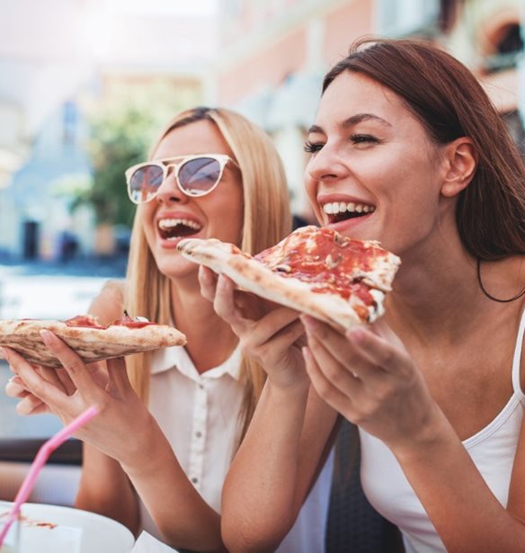 Διατροφή και κοινωνική ζωή: Πώς να τα συνδυάσεις αν δεν τρως γλουτένη, λακτόζη, ζάχαρη, αλκοόλ;