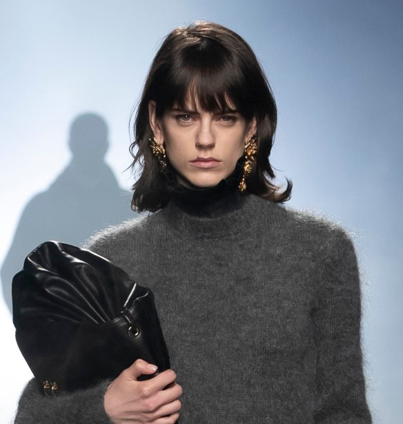 Τα αγαπημένα σου φλατ παπούτσια επιστρέφουν για άλλη μια χρονιά στις φθινοπωρινές τάσεις