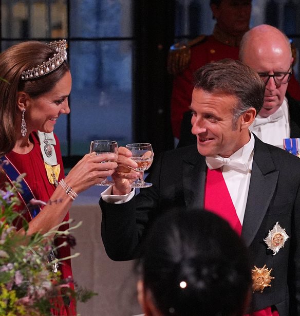 &#x395;&#x3C0;&#x3AF;&#x3C3;&#x3B7;&#x3BC;&#x3BF; &#x3B4;&#x3B5;&#x3AF;&#x3C0;&#x3BD;&#x3BF; &#x3C3;&#x3C4;&#x3BF; Windsor &#x3C0;&#x3C1;&#x3BF;&#x3C2; &#x3C4;&#x3B9;&#x3BC;&#x3AE;&#x3BD; &#x3C4;&#x3BF;&#x3C5; Emmanuel Macron | &#x397; &#x3B5;&#x3BC;&#x3C6;&#x3AC;&#x3BD;&#x3B9;&#x3C3;&#x3B7; &#x3C4;&#x3B7;&#x3C2; Kate Middleton &#x3BC;&#x3B5; &#x3C4;&#x3B9;&#x3AC;&#x3C1;&#x3B1;, &#x3BF;&#x3B9; &#x3B4;&#x3B9;&#x3AC;&#x3C3;&#x3B7;&#x3BC;&#x3BF;&#x3B9; &#x3BA;&#x3B1;&#x3BB;&#x3B5;&#x3C3;&#x3BC;&#x3AD;&#x3BD;&#x3BF;&#x3B9; &#x3BA;&#x3B1;&#x3B9; &#x3BF;&#x3B9; royals &#x3C0;&#x3BF;&#x3C5; &#x3AD;&#x3B4;&#x3C9;&#x3C3;&#x3B1;&#x3BD; &#x3C4;&#x3BF; &#x3C0;&#x3B1;&#x3C1;&#x3CE;&#x3BD;
