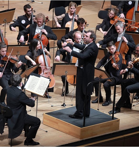 &#x39F; &#x3B8;&#x3C1;&#x3C5;&#x3BB;&#x3B9;&#x3BA;&#x3CC;&#x3C2; Daniele Gatti &#x3B4;&#x3B9;&#x3B5;&#x3C5;&#x3B8;&#x3CD;&#x3BD;&#x3B5;&#x3B9; &#x3C4;&#x3B7;&#x3BD; &#x39F;&#x3C1;&#x3C7;&#x3AE;&#x3C3;&#x3C4;&#x3C1;&#x3B1; Maggio Musicale Fiorentino