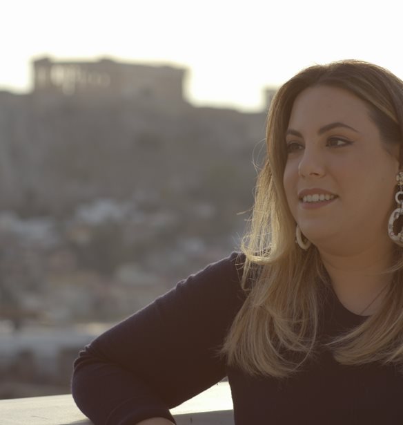 Mary Katrantzou | &#x397; &#x3B4;&#x3B9;&#x3B5;&#x3B8;&#x3BD;&#x3BF;&#x3CD;&#x3C2; &#x3C6;&#x3AE;&#x3BC;&#x3B7;&#x3C2; &#x3C3;&#x3C7;&#x3B5;&#x3B4;&#x3B9;&#x3AC;&#x3C3;&#x3C4;&#x3C1;&#x3B9;&#x3B1; &#x3C3;&#x3B5; &#x3BC;&#x3B9;&#x3B1; &#x3C3;&#x3C0;&#x3AC;&#x3BD;&#x3B9;&#x3B1; &#x3C4;&#x3B7;&#x3BB;&#x3B5;&#x3BF;&#x3C0;&#x3C4;&#x3B9;&#x3BA;&#x3AE; &#x3C3;&#x3C5;&#x3BD;&#x3AD;&#x3BD;&#x3C4;&#x3B5;&#x3C5;&#x3BE;&#x3B7;