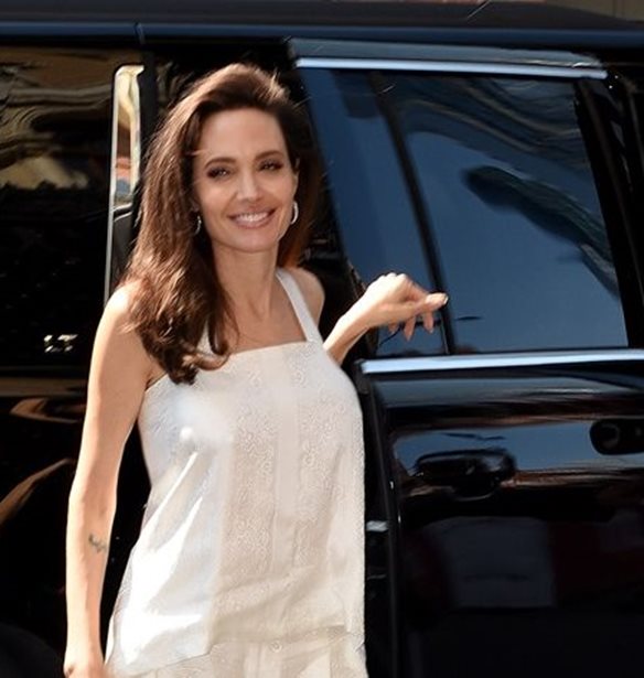 Angelina Jolie-Jessica Alba: &#x3A0;&#x3BF;&#x3CD; &#x3C4;&#x3B9;&#x3C2; &#x3B5;&#x3BD;&#x3C4;&#x3CC;&#x3C0;&#x3B9;&#x3C3;&#x3B5; &#x3BF; &#x3C6;&#x3C9;&#x3C4;&#x3BF;&#x3B3;&#x3C1;&#x3B1;&#x3C6;&#x3B9;&#x3BA;&#x3CC;&#x3C2; &#x3C6;&#x3B1;&#x3BA;&#x3CC;&#x3C2;;