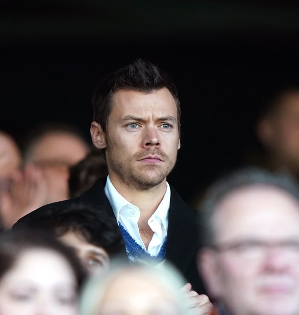 &#x3A4;&#x3BF; &#x3BC;&#x3C5;&#x3C3;&#x3C4;&#x3AE;&#x3C1;&#x3B9;&#x3BF; &#x3BC;&#x3B5; &#x3C4;&#x3B7;&#x3BD; &#x3C0;&#x3B1;&#x3C1;&#x3BF;&#x3C5;&#x3C3;&#x3AF;&#x3B1; &#x3C4;&#x3BF;&#x3C5; Harry Styles &#x3C3;&#x3C4;&#x3B7;&#x3BD; &#x3B1;&#x3BD;&#x3B1;&#x3BA;&#x3BF;&#x3AF;&#x3BD;&#x3C9;&#x3C3;&#x3B7; &#x3C4;&#x3BF;&#x3C5; &#x3BD;&#x3AD;&#x3BF;&#x3C5; &#x3A0;&#x3AC;&#x3C0;&#x3B1;