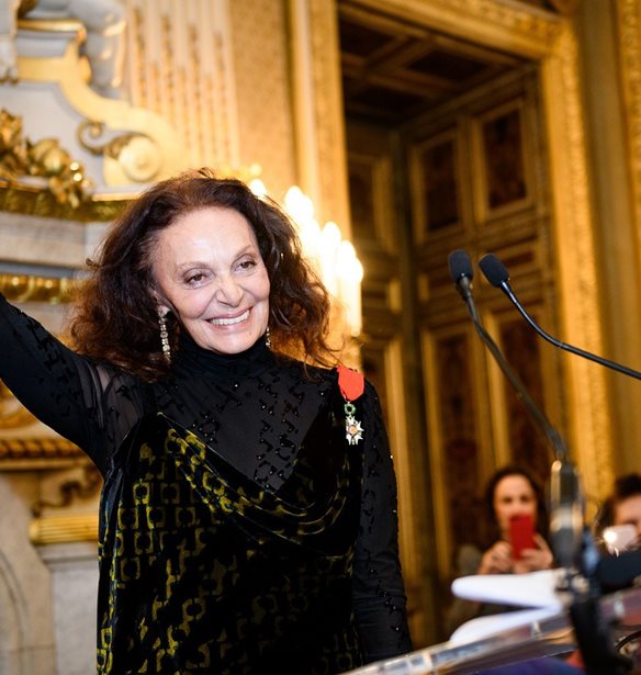 Diane Von Furstenberg | &#x395;&#x3C0;&#x3B9;&#x3C3;&#x3C4;&#x3C1;&#x3AD;&#x3C6;&#x3B5;&#x3B9; &#x3C3;&#x3C4;&#x3B7;&#x3BD; &#x395;&#x3BB;&#x3BB;&#x3AC;&#x3B4;&#x3B1; &#x3BC;&#x3B5; &#x3BD;&#x3AD;&#x3BF; &#x3BA;&#x3B1;&#x3C4;&#x3AC;&#x3C3;&#x3C4;&#x3B7;&#x3BC;&#x3B1; &#x3C3;&#x3C4;&#x3B7; &#x393;&#x3BB;&#x3C5;&#x3C6;&#x3AC;&#x3B4;&#x3B1;