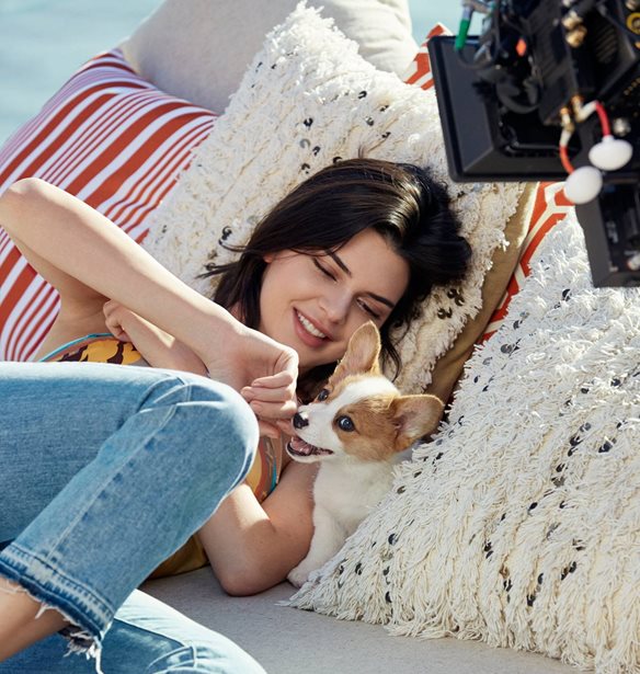 Kendall Jenner | &#x391;&#x3B3;&#x3BA;&#x3B1;&#x3BB;&#x3B9;&#x3AC; &#x3BC;&#x3B5; &#x3BA;&#x3BF;&#x3C5;&#x3C4;&#x3AC;&#x3B2;&#x3B9;&#x3B1; &#x3C3;&#x3C4;&#x3B7;&#x3BD; &#x3C0;&#x3B9;&#x3BF; cute &#x3BA;&#x3B1;&#x3BC;&#x3C0;&#x3AC;&#x3BD;&#x3B9;&#x3B1; &#x3C4;&#x3B7;&#x3C2; &#x386;&#x3BD;&#x3BF;&#x3B9;&#x3BE;&#x3B7;&#x3C2;!